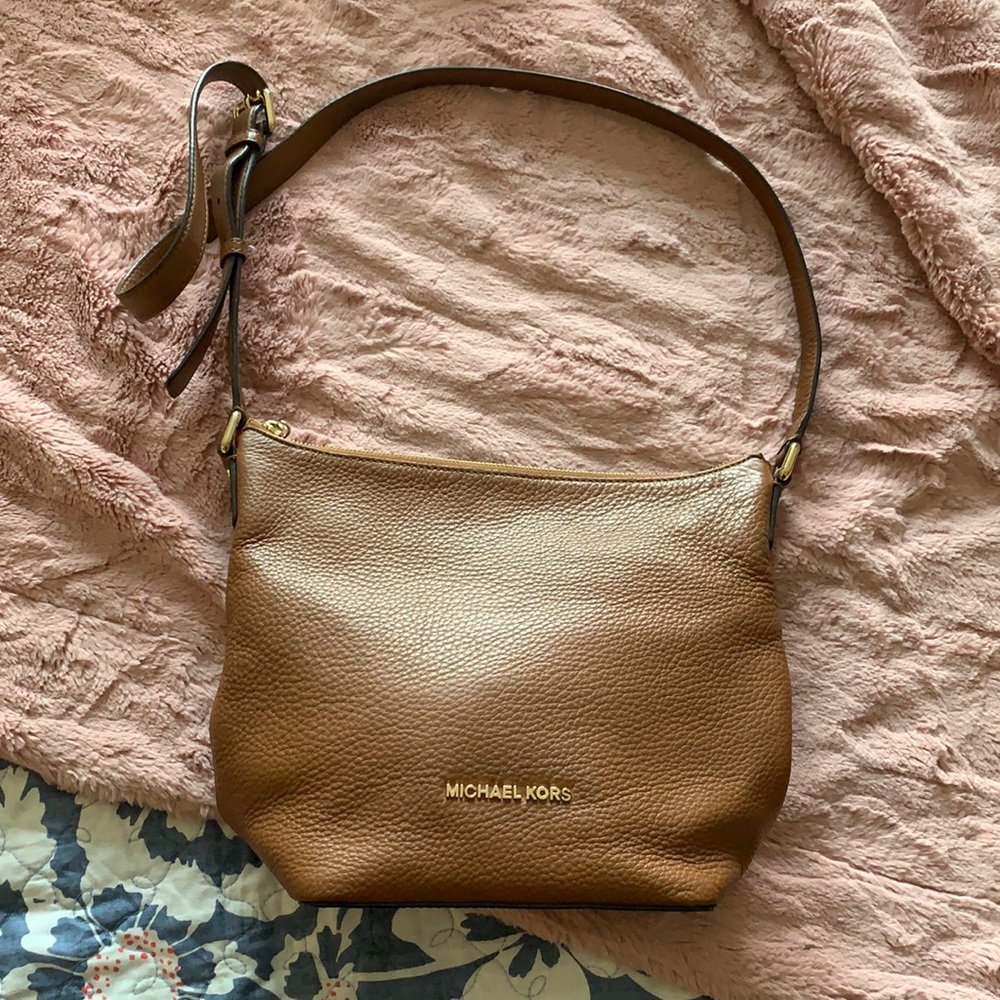 Caramel Michael Kors crossbody purse